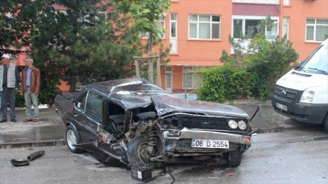 HURDAYA DÖNEN OTOMOBİLDEN SAĞ ÇIKTI