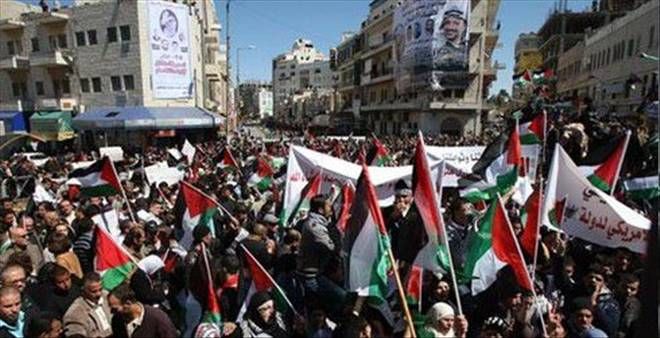 NABLUS´TA PAHALILIĞI VE YÜKSEK VERGİLERİ PROTESTO EYLEMİ