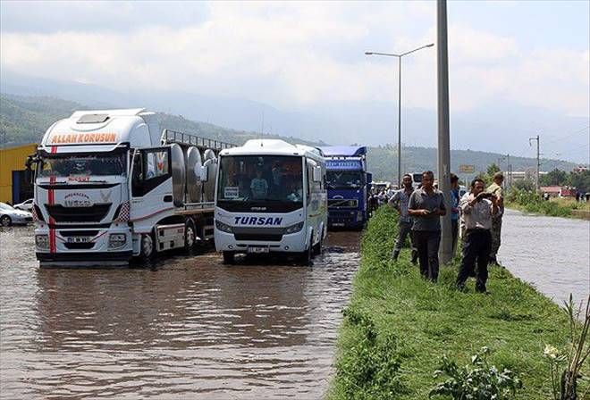 HATAY´DA SAĞANAK HEYELANA NEDEN OLDU