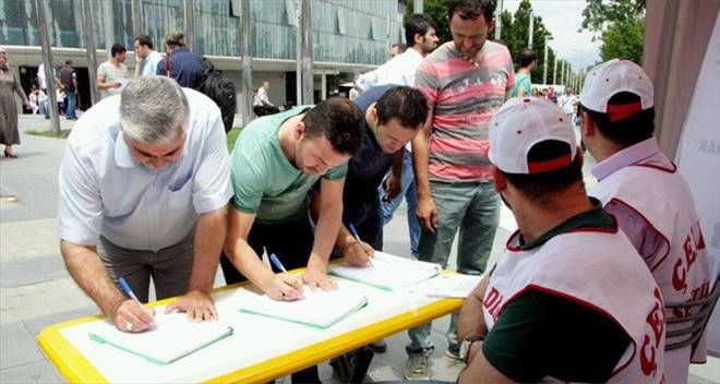 İŞTEN ÇIKARTILAN 82 TOFAŞ İŞÇİSİ İÇİN DİRENİŞ ÇADIRI KURULDU