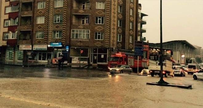 KIRŞEHİR´DE ŞİDDETLİ YAĞIŞ