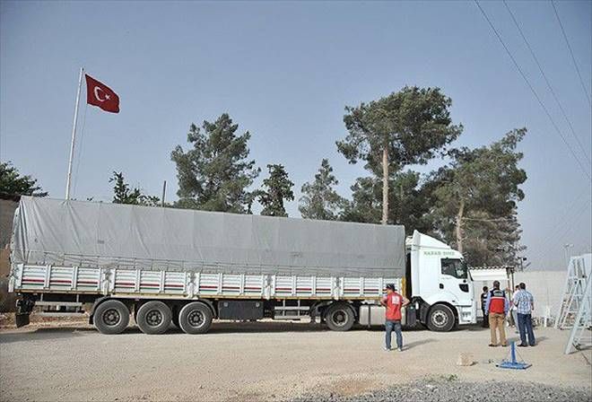 KOBANİ´YE İLK YARDIM YİNE TÜRKİYE´DEN