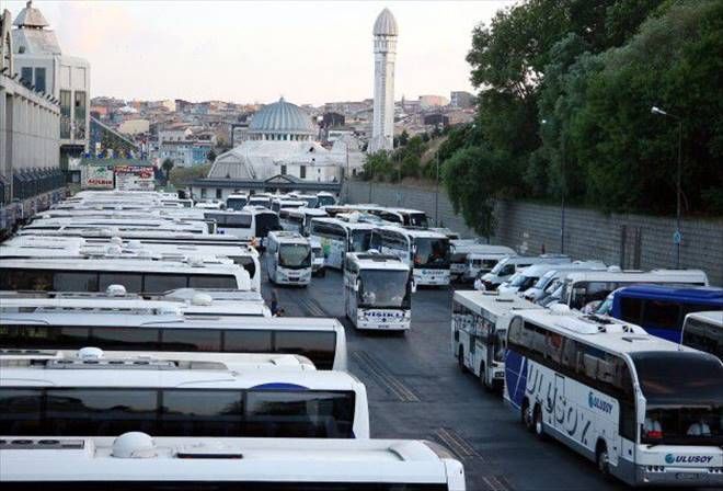 YOLCU OTOBÜSLERİNDE BİLETLERİN BÜYÜK BİR KISMI TÜKENDİ