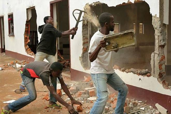 Burundi´de camiler yağmalandı