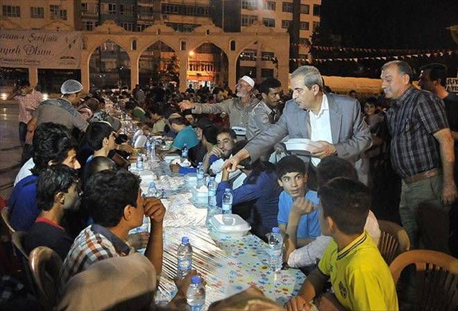 FARKLI KÖKENDEN İNSANLAR SAHUR SOFRASINDA BULUŞUYOR