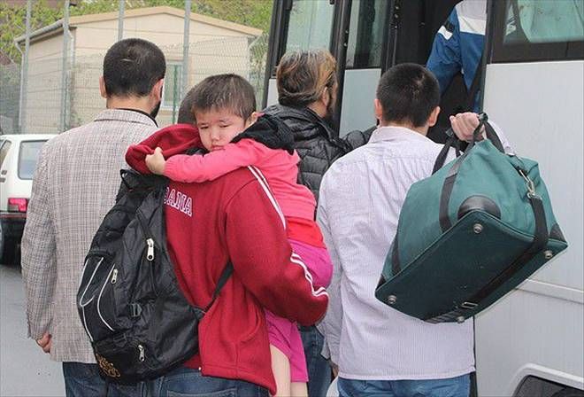 TAYLAND 90 UYGUR´U ÇİN´E İADE ETTİ