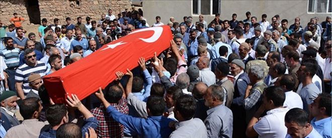 Kürtçe ağıtlarla 4 bin kişi uğurladı