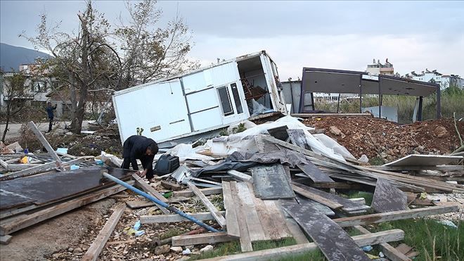 Antalya´yı şiddetli yağış, fırtına ve hortum vurdu