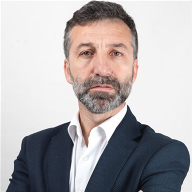 Resmi Tarih ve İdeoloji´nin Pörsümeyen Cazibesi 