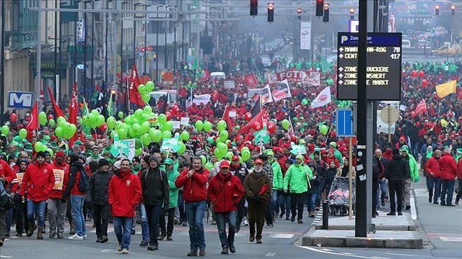 Brüksel´de çalışanlardan ´emeklilik´ protestosu