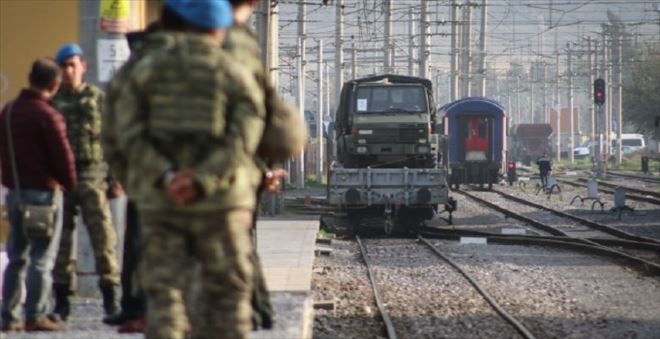 Suriye sınırına çok sayıda asker ve araç sevkiyatı