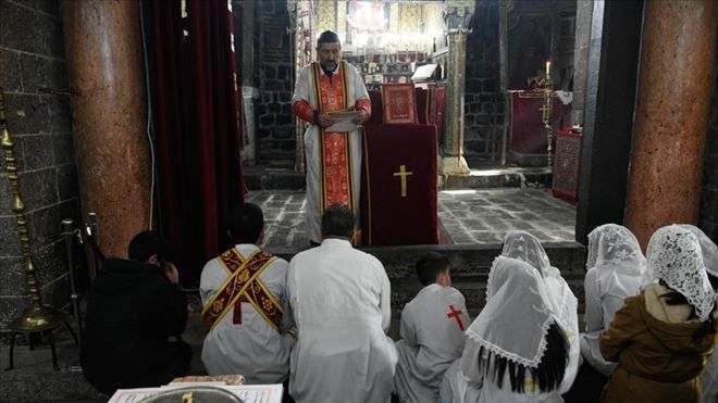 Diyarbakır´ın tarihi Sur ilçesinde Noel ayini yapıldı