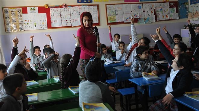 Öğretmenlerin alan değişikliği başvuru süresi uzatıldı