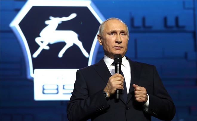Putin adaylığını resmen ilan etti
