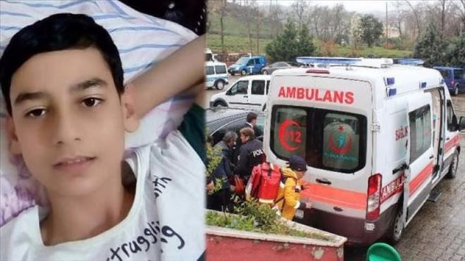 Lisede cinnet! Arkadaşının boynuna bıçak sapladı