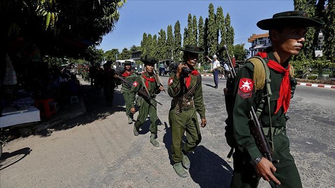 Arakan´da polis protestocuların üzerine ateş açtı: 7 ölü