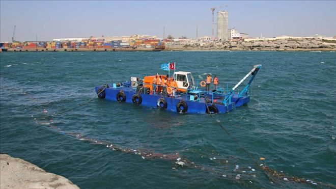 Mogadişu Limanı´nda temizleme çalışmaları başladı