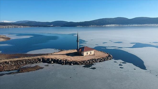 GÖLÜN ORTASINDAKİ CAMİ İBADETE AÇILDI