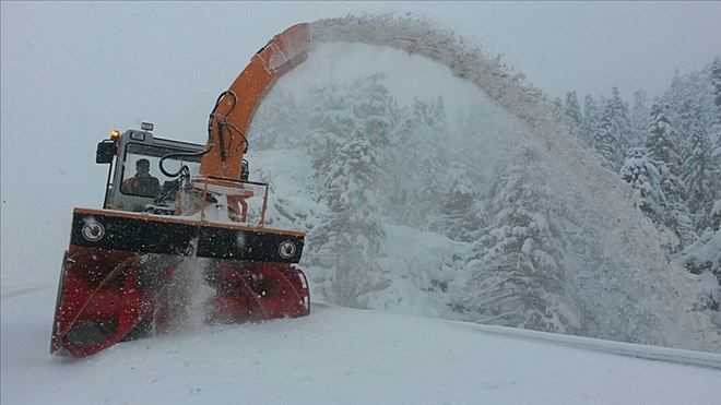 VAN, BİTLİS VE HAKKARİ´DE 92 YERLEŞİM BİRİMİNİN ULAŞIM YOLU KAPANDI