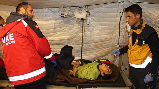 ÖLÜME TERK EDİLEN ENGELLİ AFRİNLİ KADINI TÜRK ASKERİ KURTARDI
