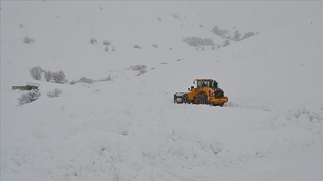 VAN VE BİTLİS´TE 26 YERLEŞİM BİRİMİNİN YOLU ULAŞIMA KAPANDI