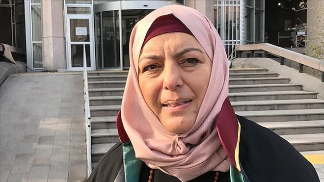 Avukatlık cübbesini ilk kez 50 yaşında giyebildi