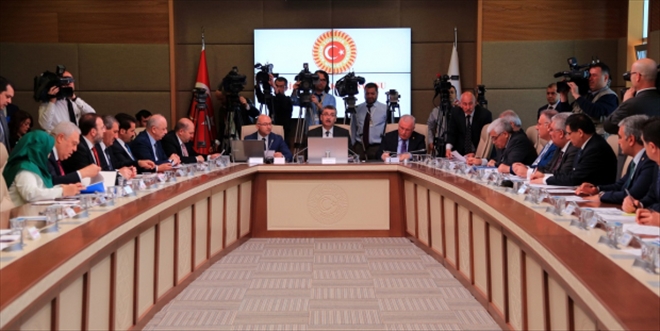 EMEKLİLİKTE YAŞA TAKILANLARA AK PARTİ, MHP VE HDP´TEN ENGEL