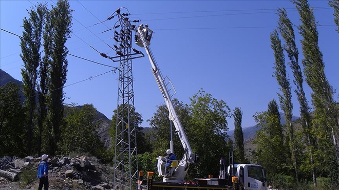  ?KUŞLAR ÖLMESİN´ DİYE ENERJİ NAKİL HATLARINDA ÖNLEM