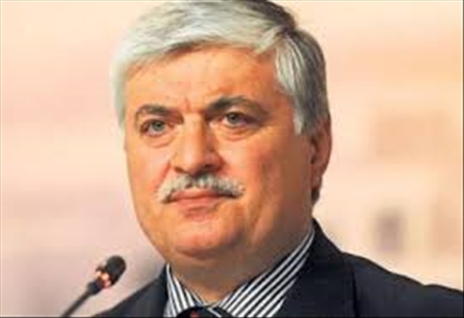 Davette Önem Sırası, Konu ve Dil