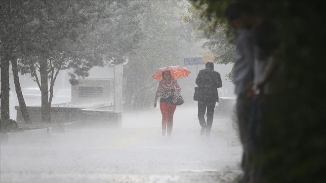 METEOROLOJİDEN 11 İL İÇİN SAĞANAK VE FIRTINA UYARISI