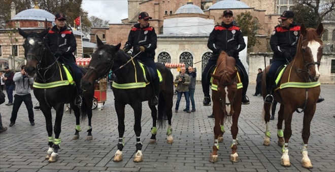 Sultanahmet Meydanı´nda atlı birlikler göreve başladı