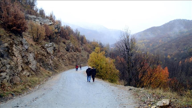 Hizan´ın Taş Evleri ve Doğası Resmediliyor