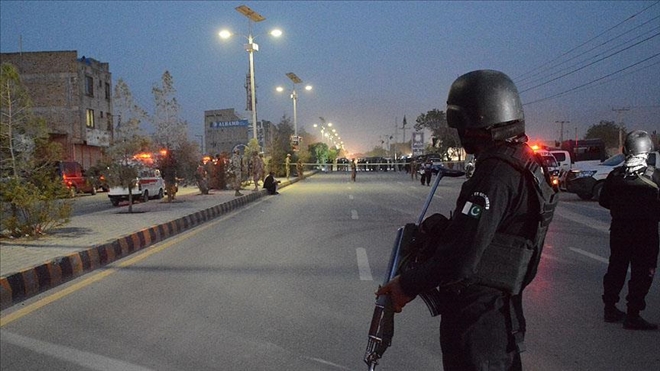 Pakistan´da Çin Konsolosluğuna bombalı ve silahlı saldırı