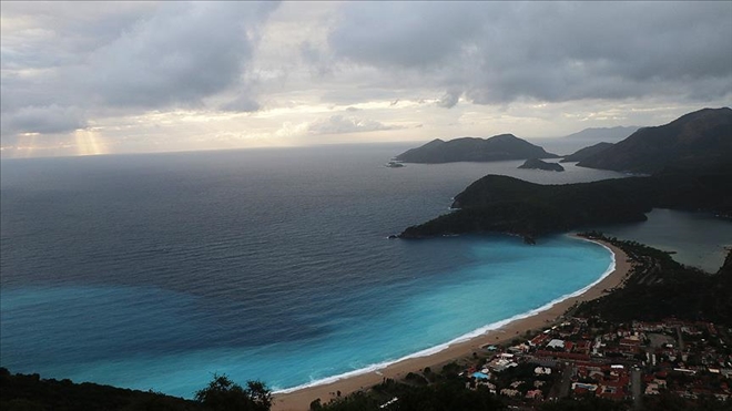 Fethiye´de deniz, rengiyle büyüledi