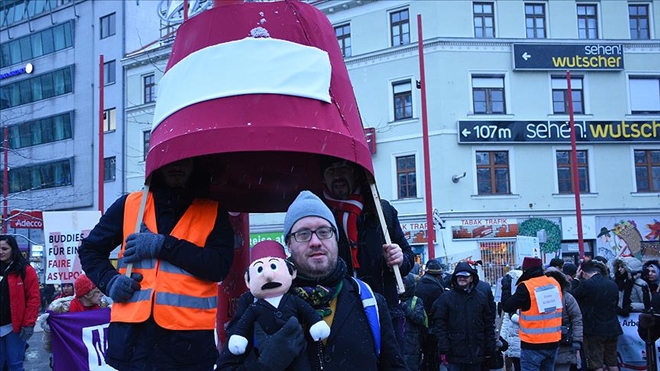 Avusturya´da 50 bin kişi hükümeti protesto etti