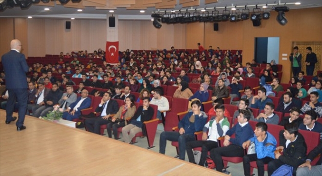 Gençlere Yönelik ?Sosyal Medya Kullanımı? Konferansı Yapıldı