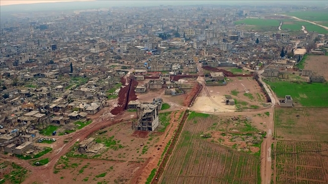 YPG/PKK´nın Ayn el-Arap´ta kazdığı hendek ve tüneller görüntülendi