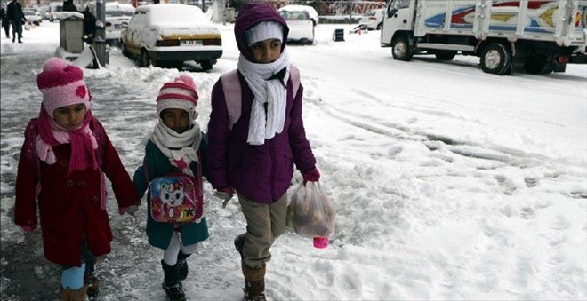 Çanakkale´de etkili olan kar nedeniyle eğitime ara verildi