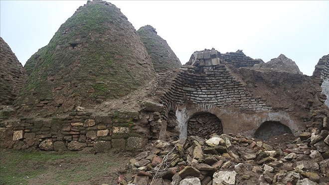 Harran´daki şiddetli yağış 250 yıllık kümbet evleri de etkiledi