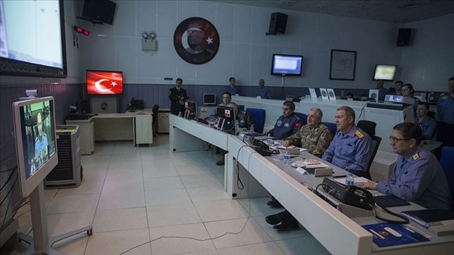ORGENERAL AKAR, KOORDİNASYON MERKEZİNDEN GEMİ KOMUTANLARIYLA BAĞLANTI KURDU