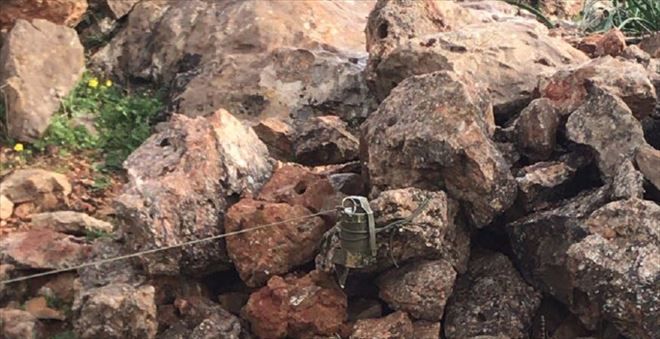 YPG´Lİ TERÖRİSTLER ÇEKİLDİKLERİ YERLERE EL BOMBALARIYLA TUZAK KURUYOR