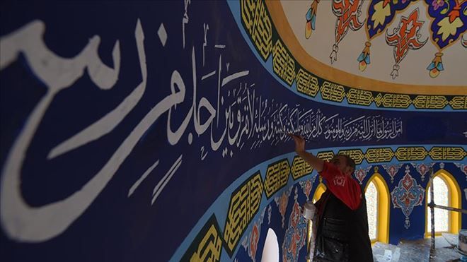 SÜLEYMANİYE´DEKİ TÜM CAMİLERİN SÜSLEMESİ ONA EMANET