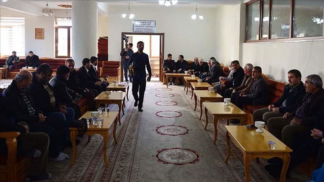ÖLÜM ACISINI TAZİYE EVLERİNDE PYLAŞIYORLAR