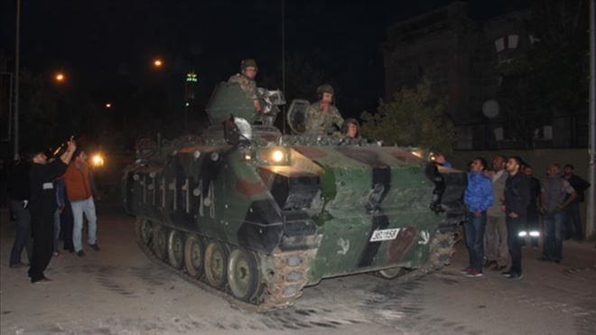 ´DARBECİ YARBAY´ ASKERİ PERSONELE MÜHİMMAT DAĞITTIRMIŞ