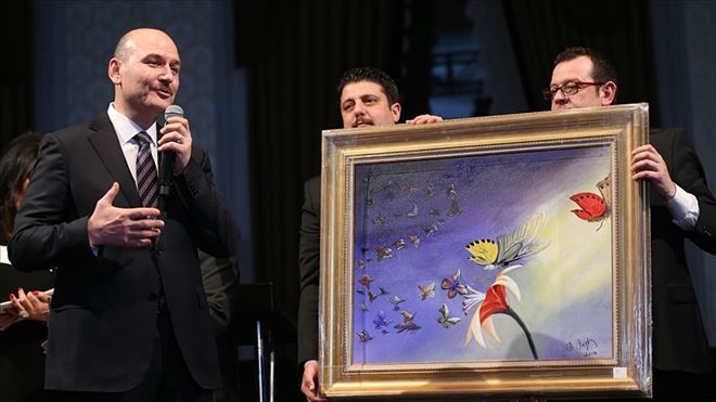 İÇİŞLERİ BAKANI SOYLU´NUN KELEBEK HASTALARI İÇİN YAPTIĞI RESİM 500 BİN LİRAYA SATILDI