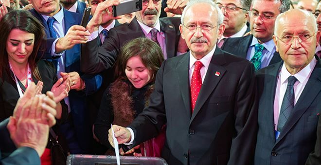 CHP´DE KURULTAY SONUCU BELLİ OLDU! KILIÇDAROĞLU YENİDEN SEÇİLDİ