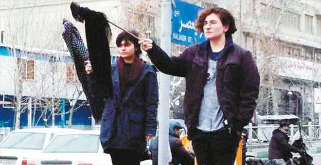 İRAN´DA BAŞÖRTÜSÜ KRİZİ BÜYÜYOR