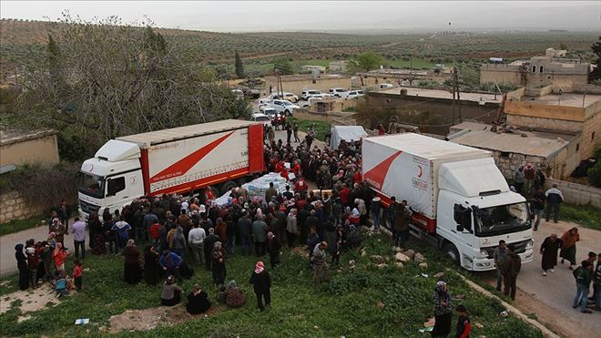 TÜRK KIZILAYI AFRİNLİ SİVİLLERİN YANINDA 