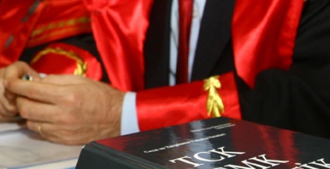 15 TEMMUZ´A ´SÖZDE DARBE´ DİYEN FETÖ´CÜYE HAKİMDEN FIRÇA