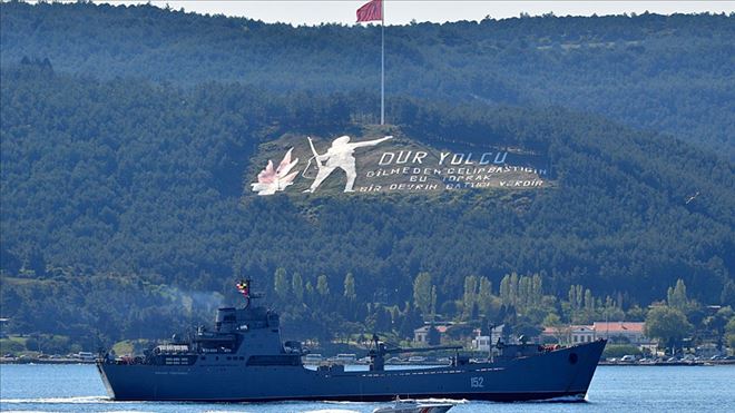 RUS ASKERİ GEMİLERİ ÇANAKKALE BOĞAZI´NDAN GEÇTİ